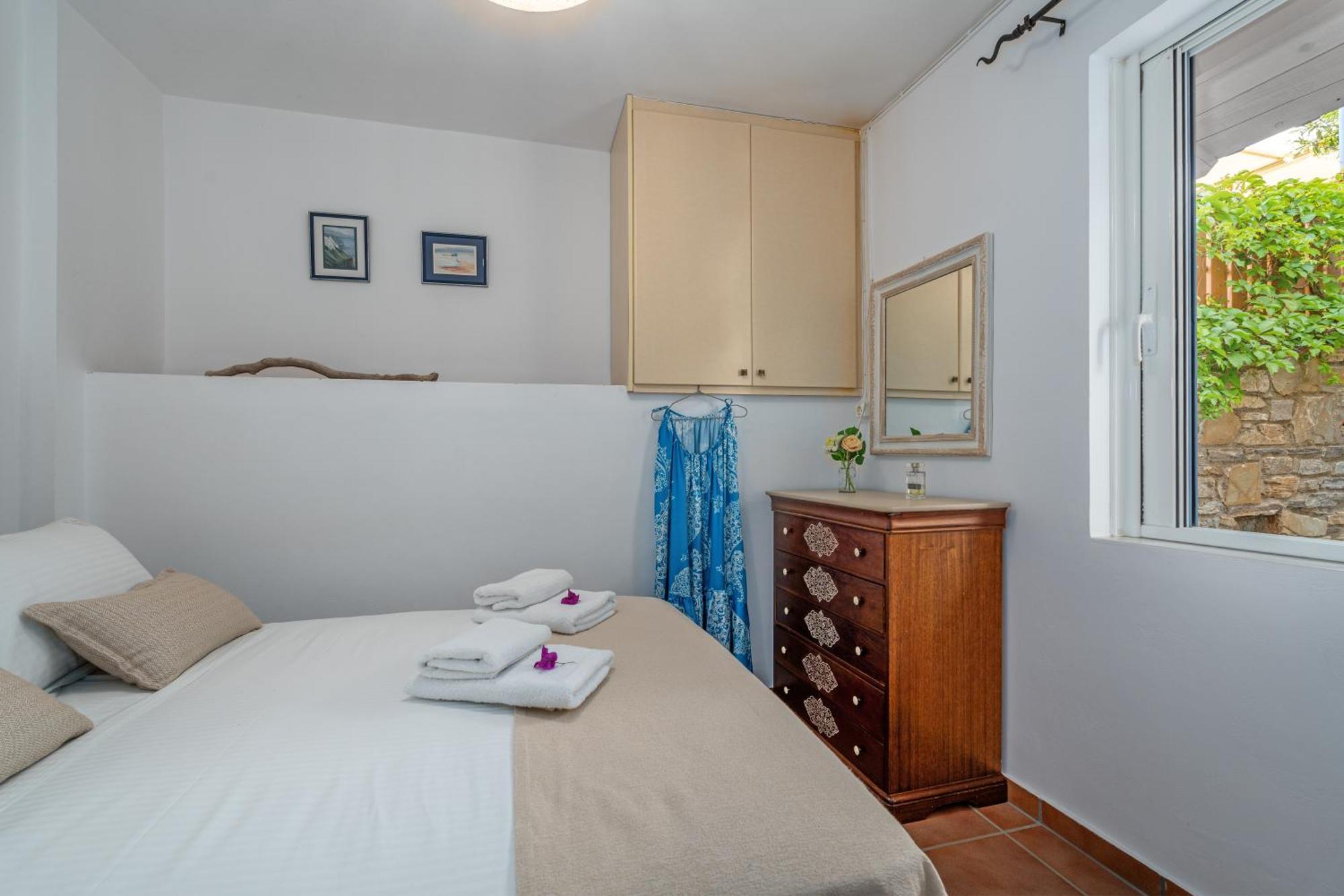Niovi Seaview Apartament *